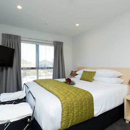 2 On Whiteleigh And 239 On Lincoln Motel Christchurch Luaran gambar A bedroom at the hotel