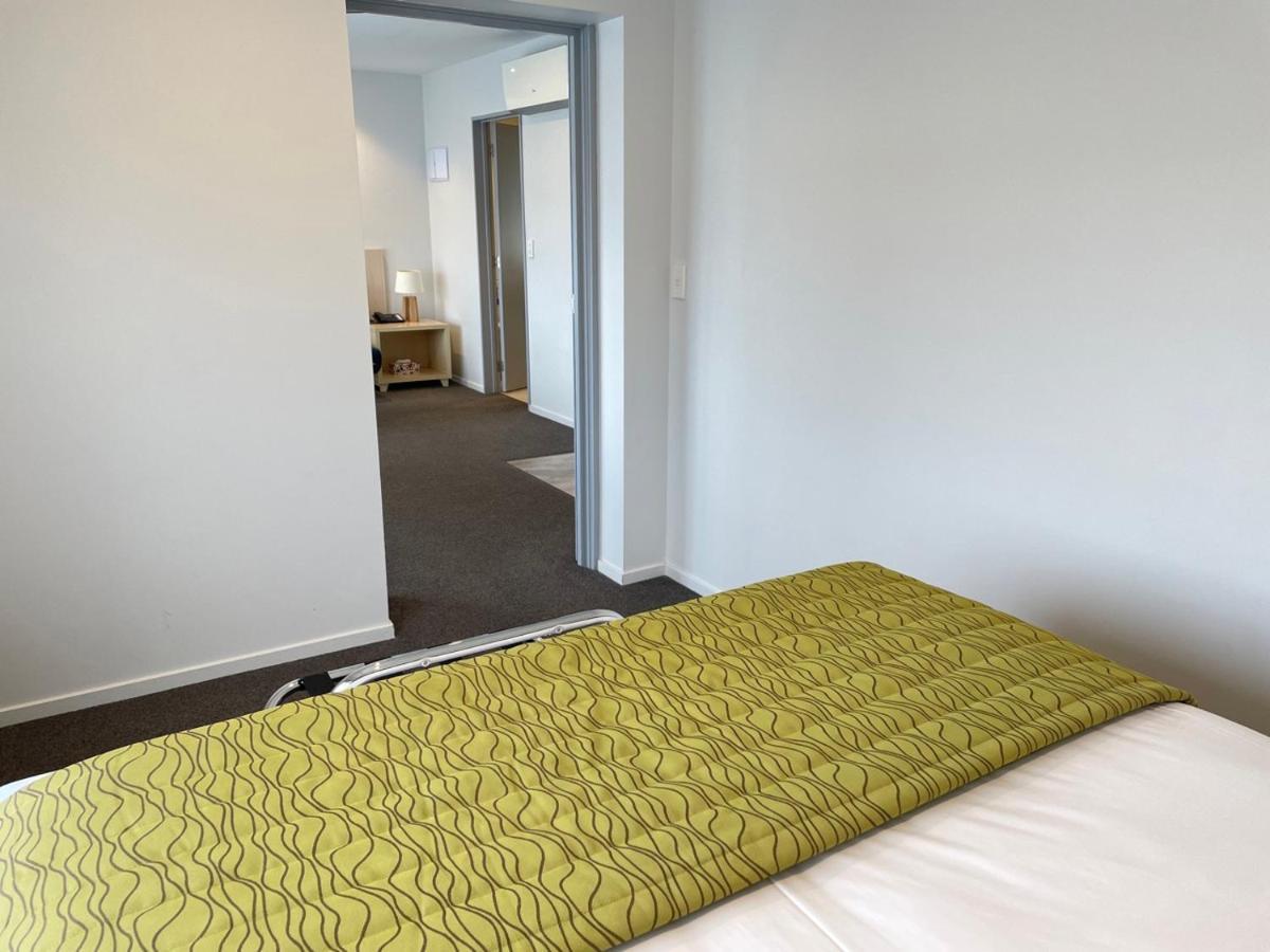 2 On Whiteleigh And 239 On Lincoln Motel Christchurch Luaran gambar A bedroom at the hotel