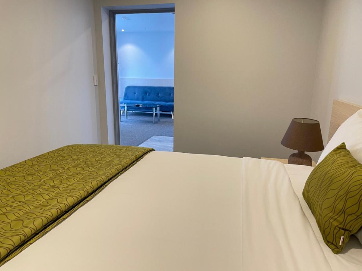 2 On Whiteleigh And 239 On Lincoln Motel Christchurch Luaran gambar A bedroom at the hotel