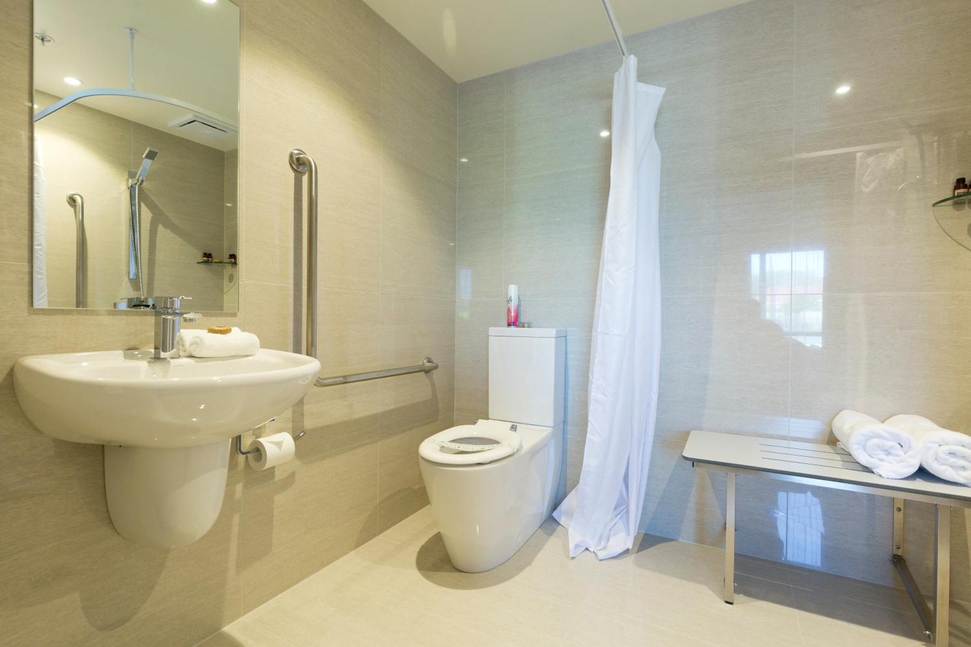 2 On Whiteleigh And 239 On Lincoln Motel Christchurch Luaran gambar A wet room