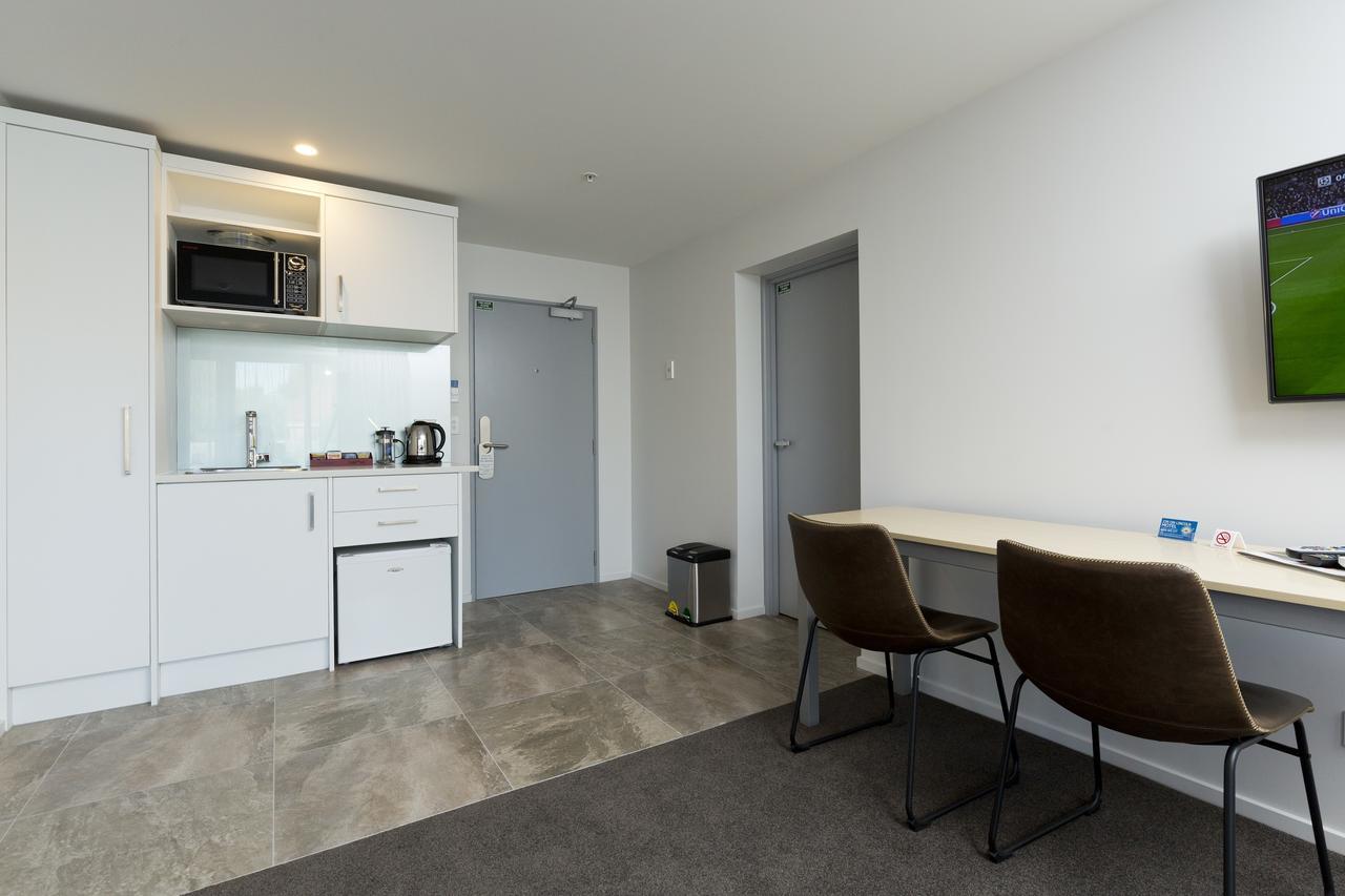 2 On Whiteleigh And 239 On Lincoln Motel Christchurch Luaran gambar Kitchenette in a one-bedroom apartment