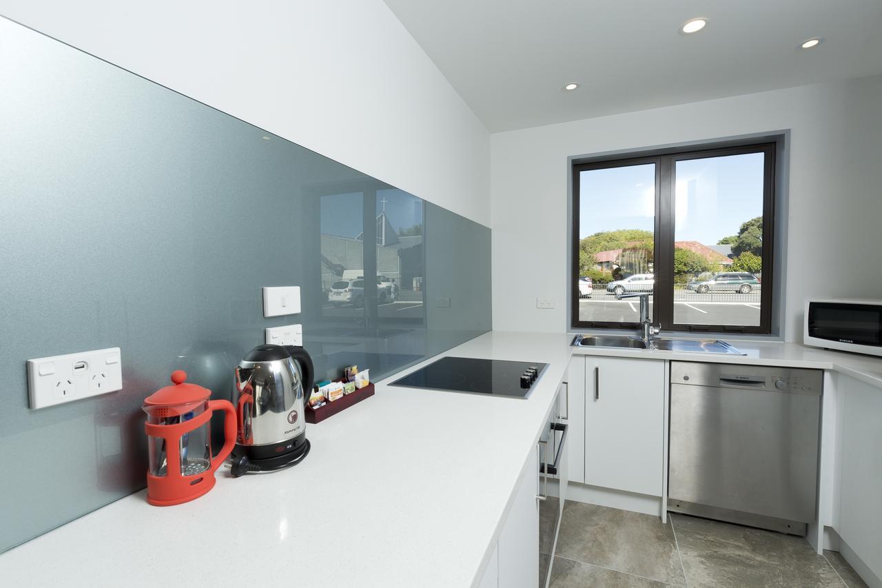 2 On Whiteleigh And 239 On Lincoln Motel Christchurch Luaran gambar A kitchen with a built-in dishwasher