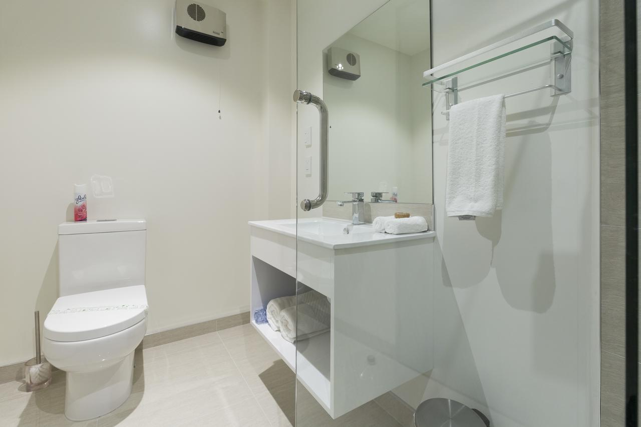 2 On Whiteleigh And 239 On Lincoln Motel Christchurch Luaran gambar Bathroom
